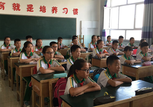 烏魯木齊電視臺(tái)聯(lián)合普瑞眼科走進(jìn)校園愛眼公益活動(dòng)