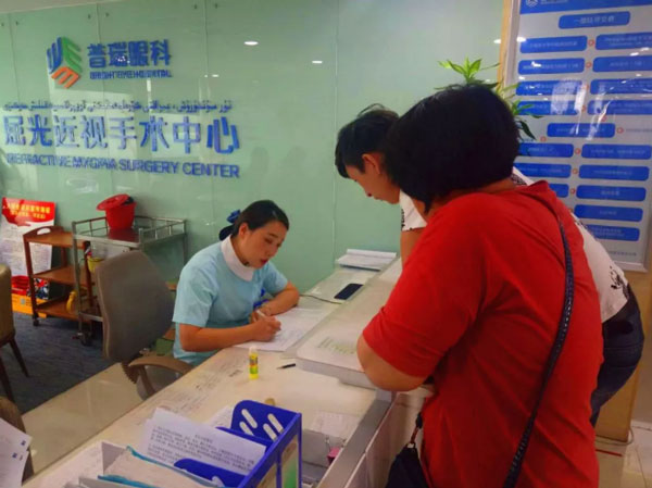 高考后摘鏡，普瑞眼科異常火爆