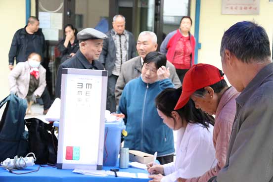 情暖重陽節(jié)，讓愛看得見,普瑞眼科醫(yī)生走進(jìn)社區(qū)眼健康義診