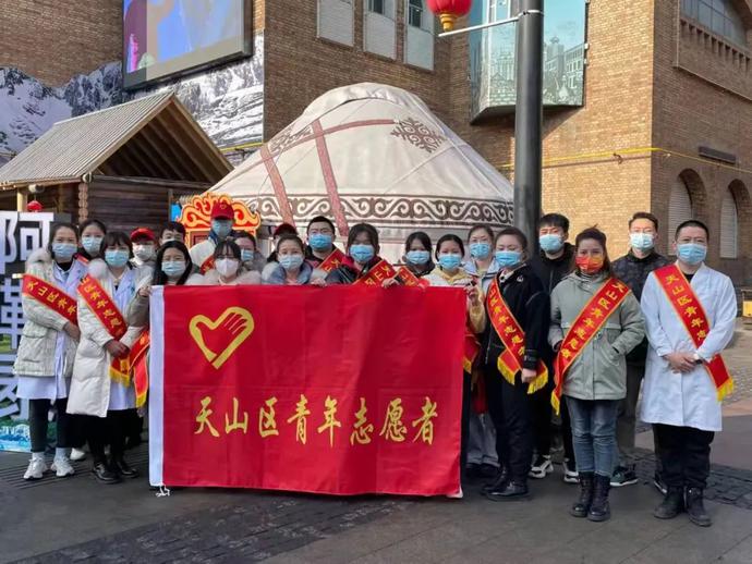 不一樣的時代，一樣的奉獻(xiàn)！雷鋒精神永流傳！